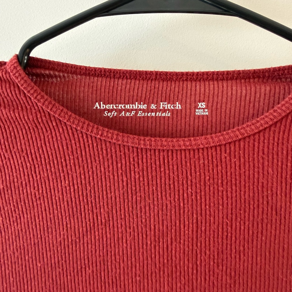 Abercrombie & Fitch Dark Red Soft AF Cropped Long Sleeve Top - Picture 3 of 3